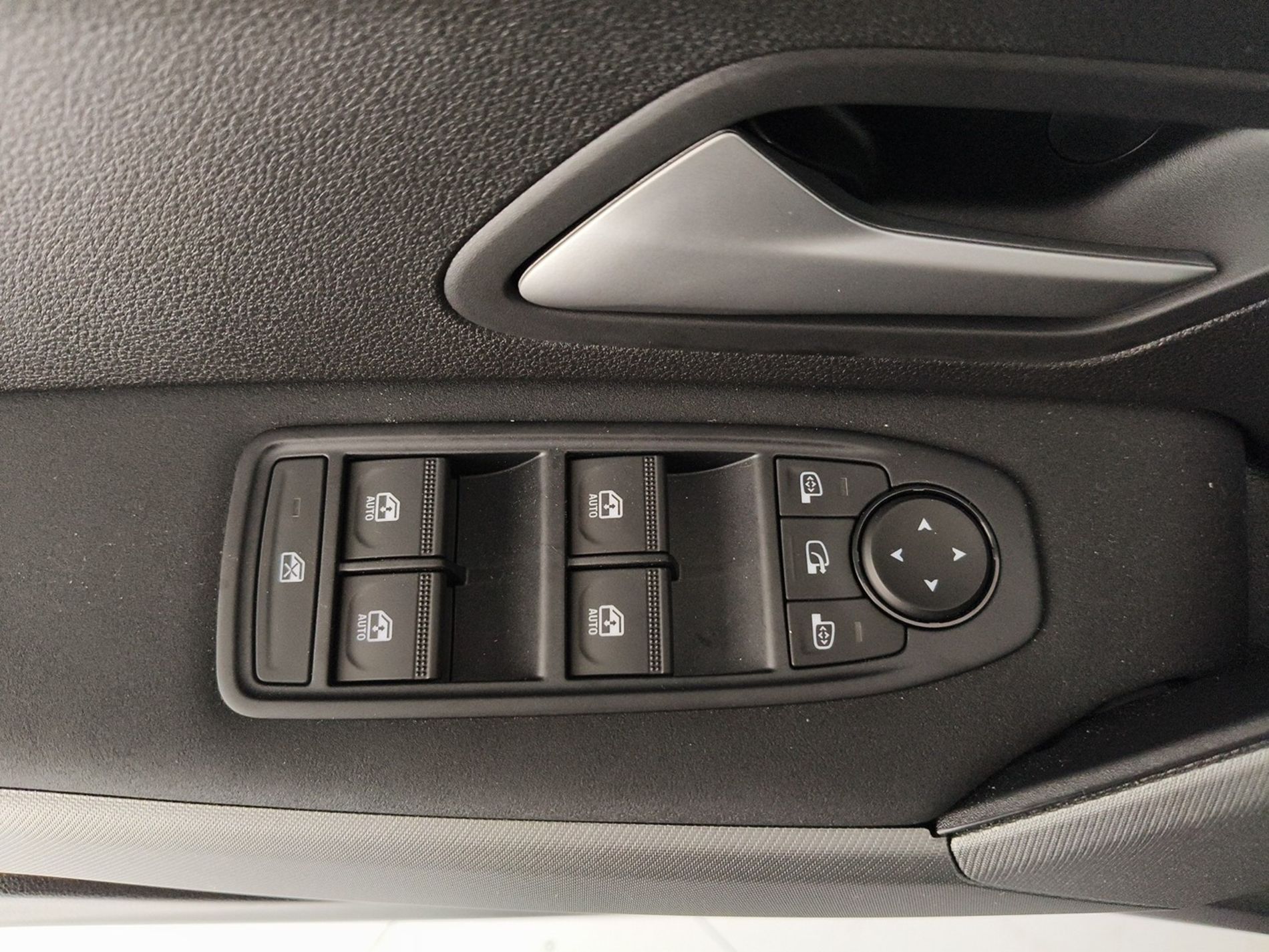 Dacia BIGSTER journey hybrid 155 - Messa