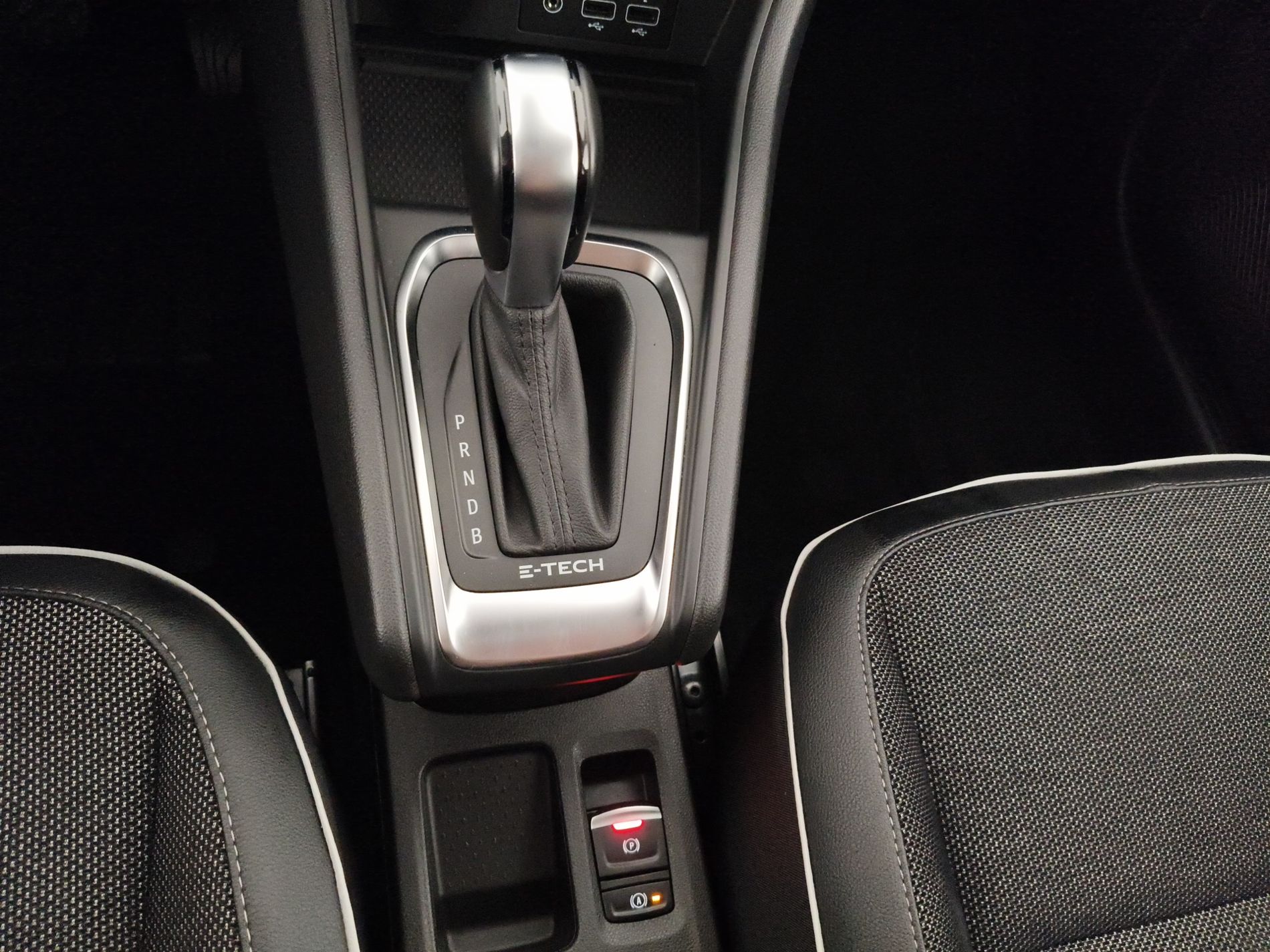 RENAULT Captur Captur 1.6 E-Tech hybrid Intens 145cv auto - Messa