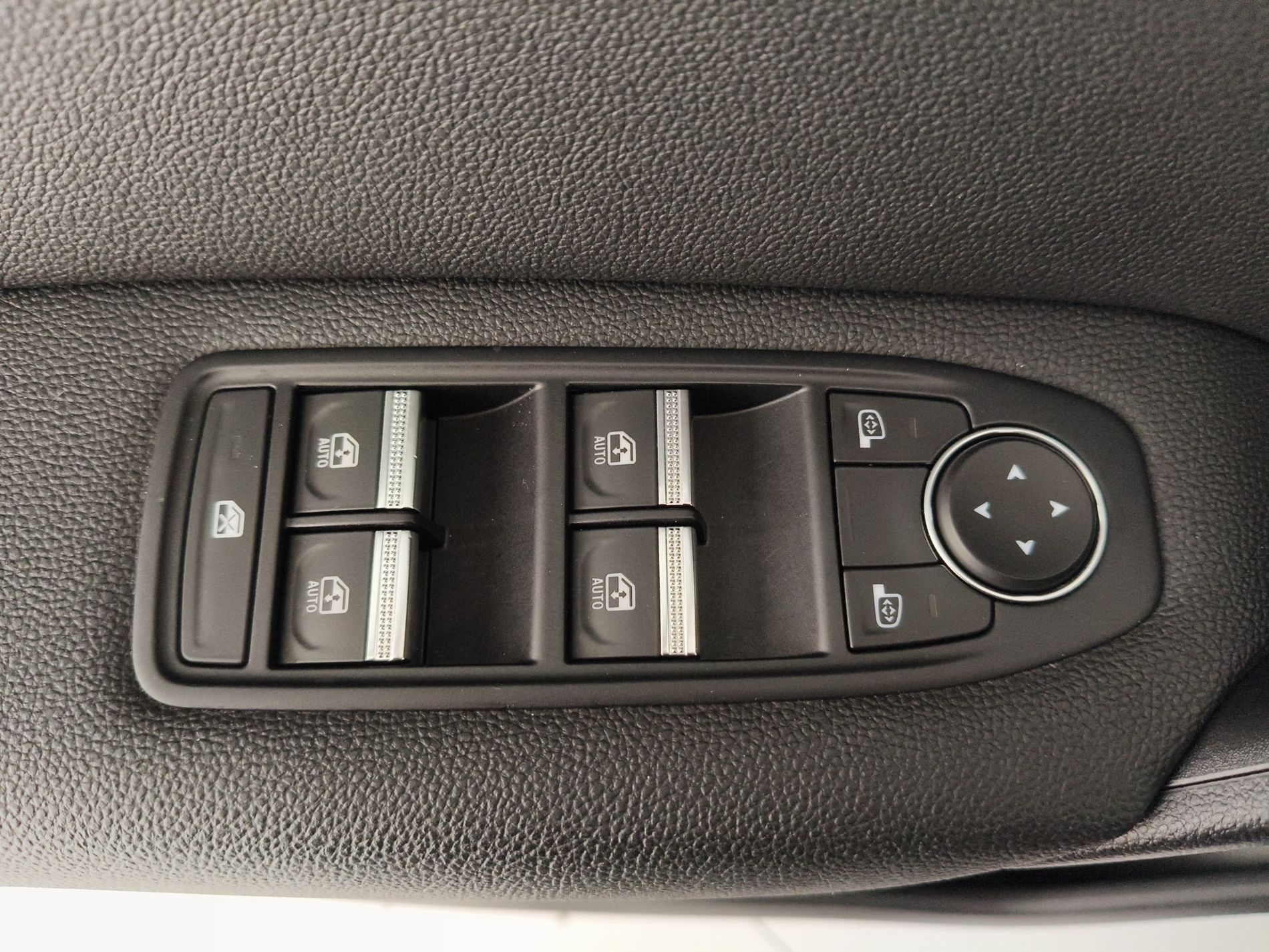 RENAULT Captur Captur 1.6 E-Tech hybrid Intens 145cv auto - Messa