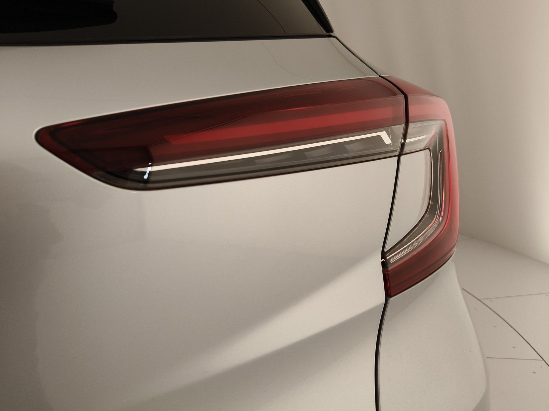 RENAULT Captur Captur 1.6 E-Tech hybrid Intens 145cv auto - Messa