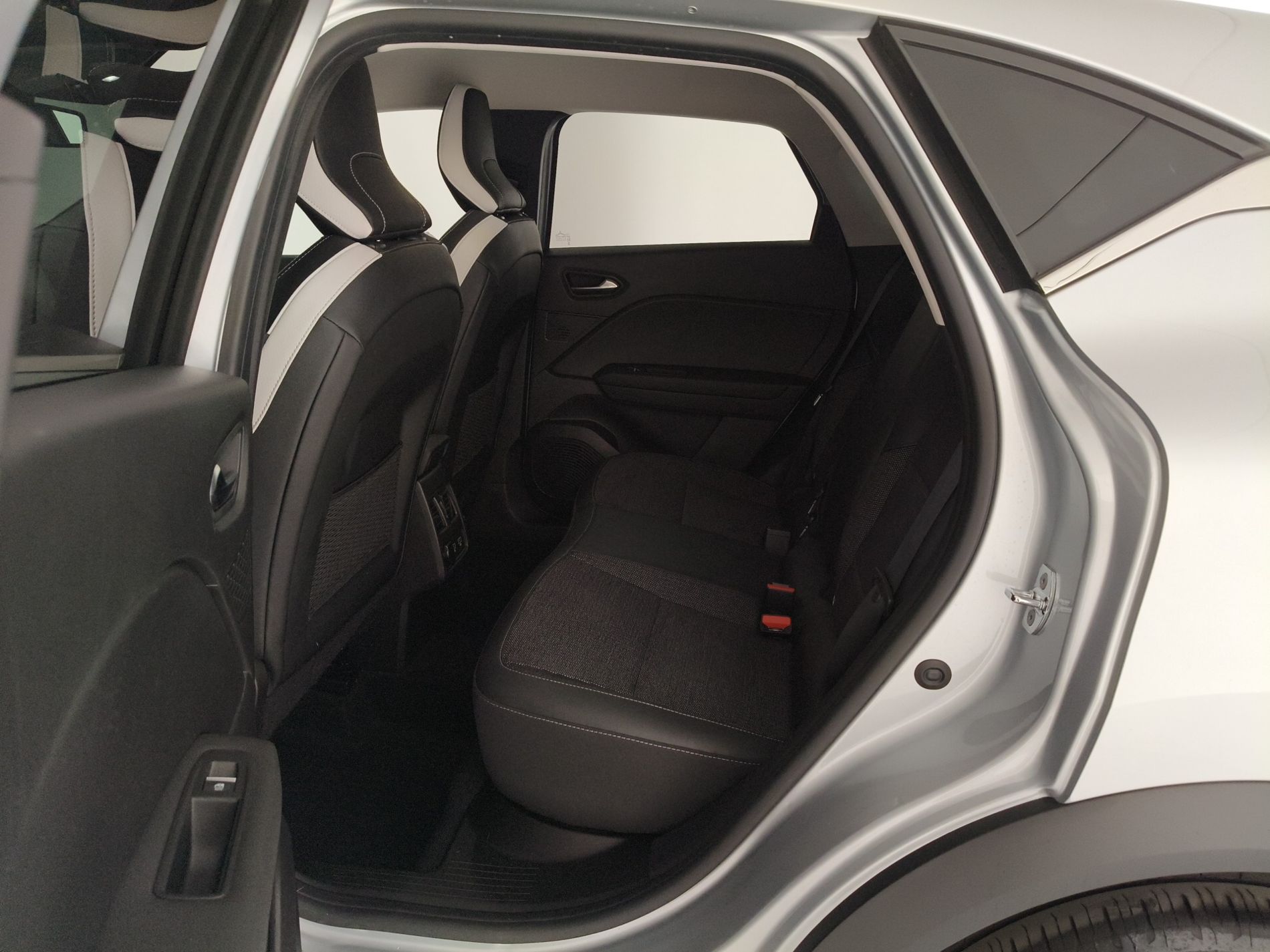 RENAULT Captur Captur 1.6 E-Tech hybrid Intens 145cv auto - Messa