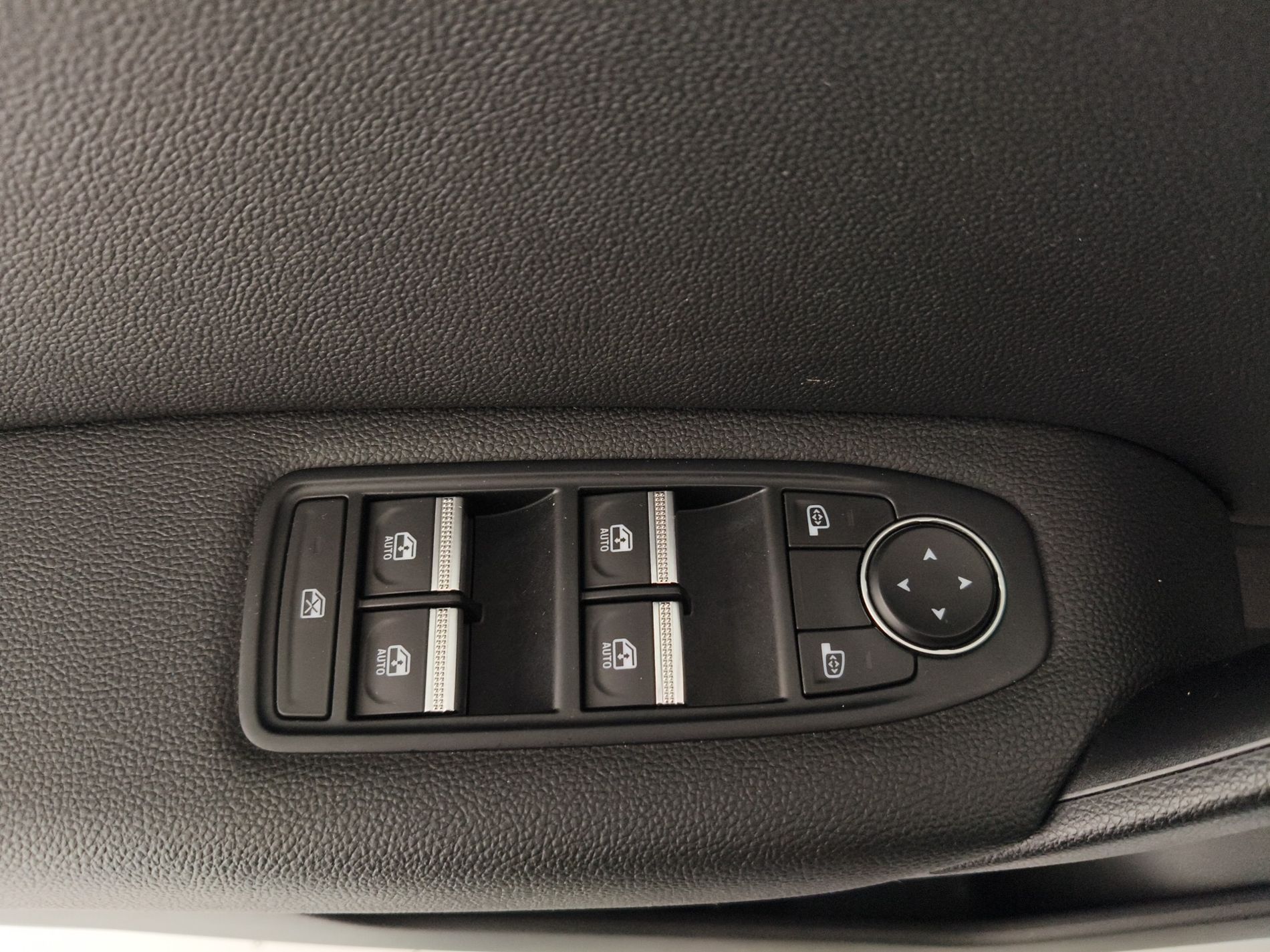 RENAULT Captur Captur 1.6 E-Tech hybrid Intens 145cv auto - Messa