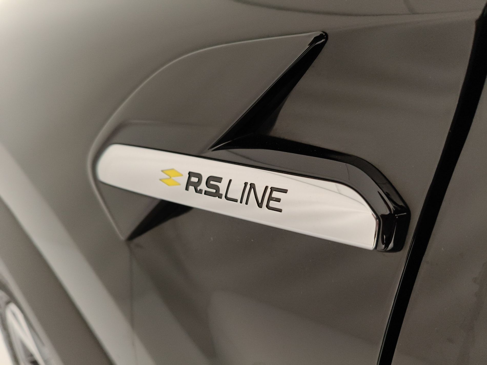 RENAULT Captur Captur 1.6 E-Tech hybrid RS Line 145cv auto - Messa