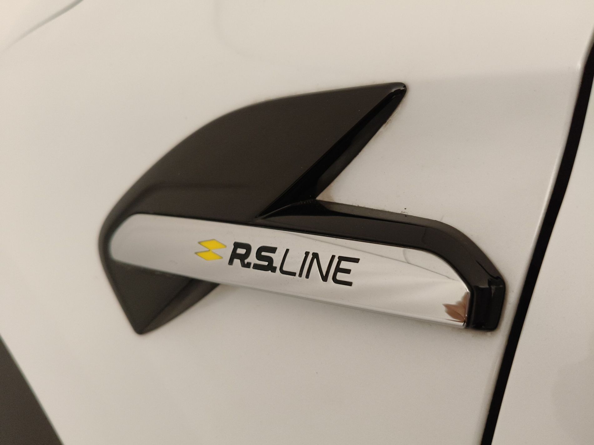 RENAULT Captur Captur 1.6 E-Tech hybrid RS Line 145cv auto - Messa