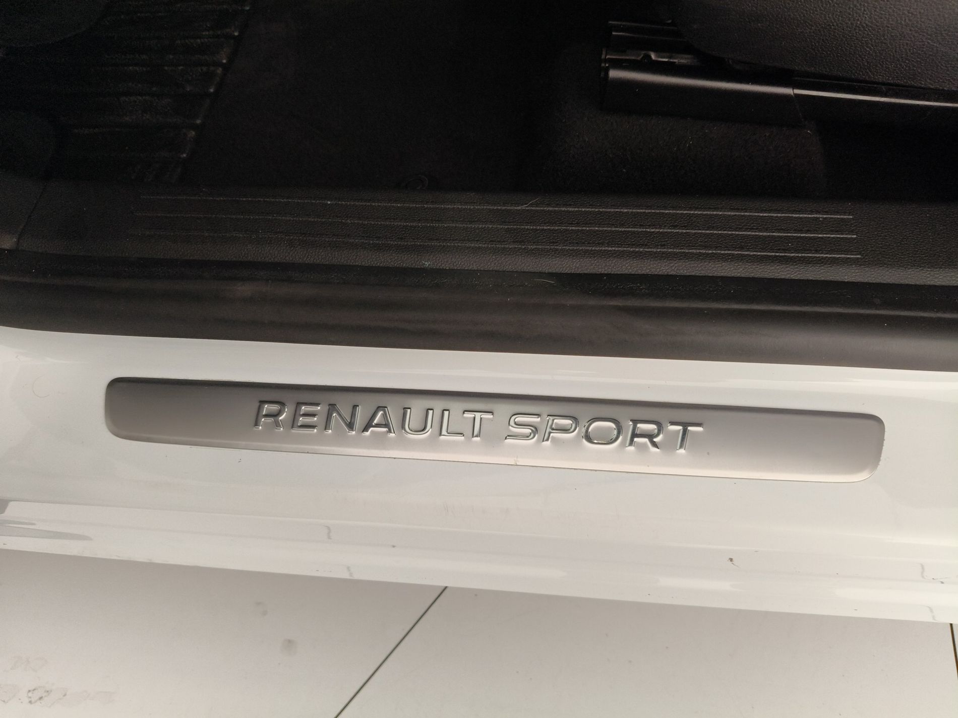 RENAULT Captur Captur 1.6 E-Tech hybrid RS Line 145cv auto - Messa