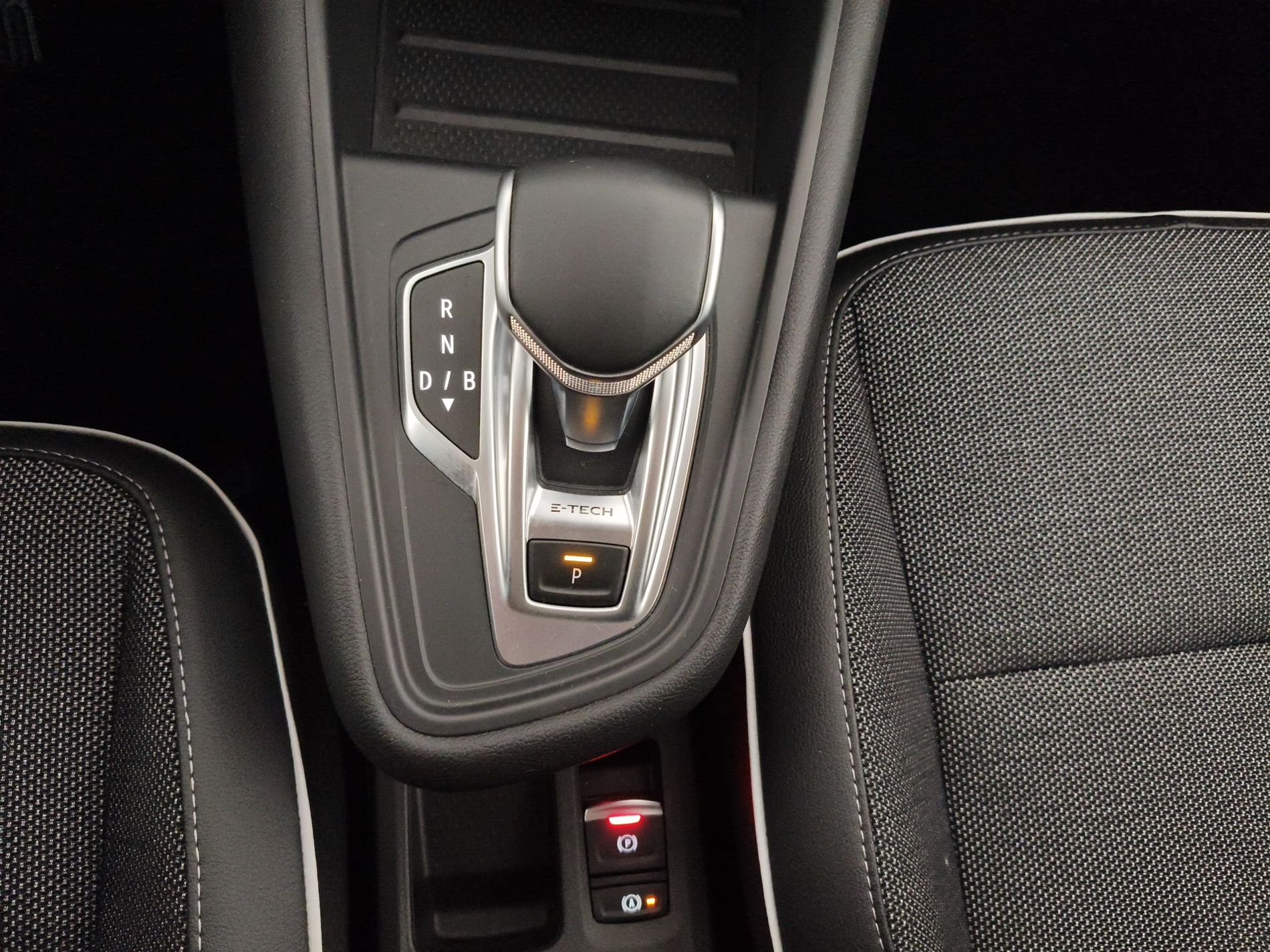 RENAULT Captur Captur 1.6 E-Tech phev Intens 160cv auto my21 - Messa