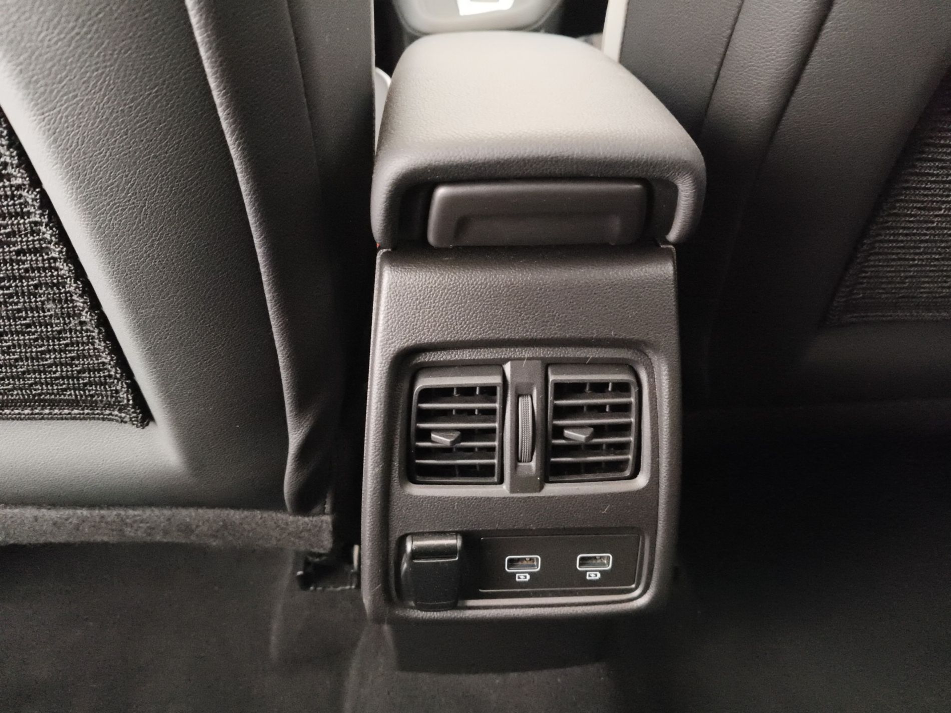 RENAULT Captur Captur 1.6 E-Tech phev Intens 160cv auto my21 - Messa