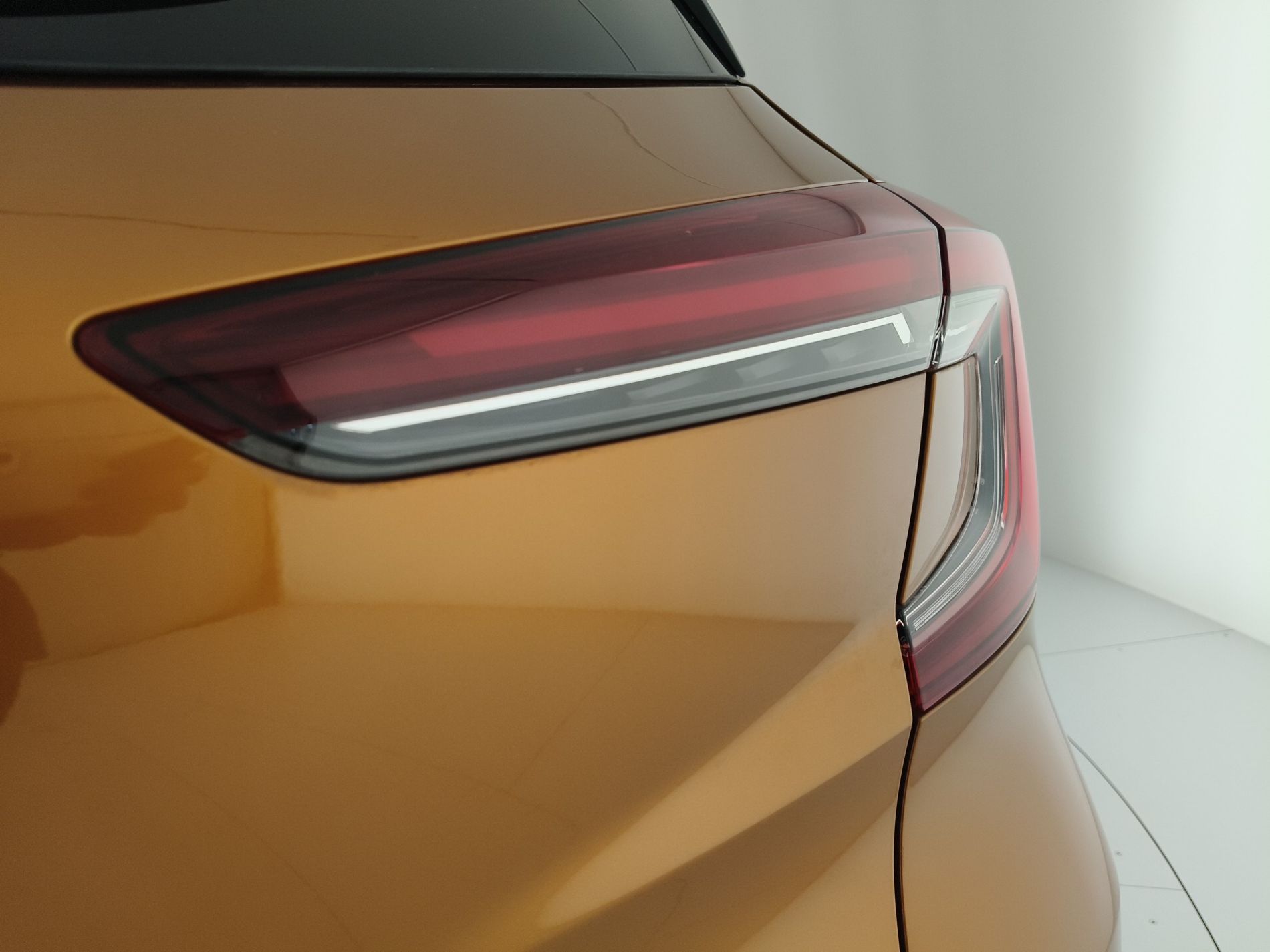 RENAULT Captur II 2019 Captur 1.6 E-TECH Plug-in Hybrid 160cv Intens Auto - Messa