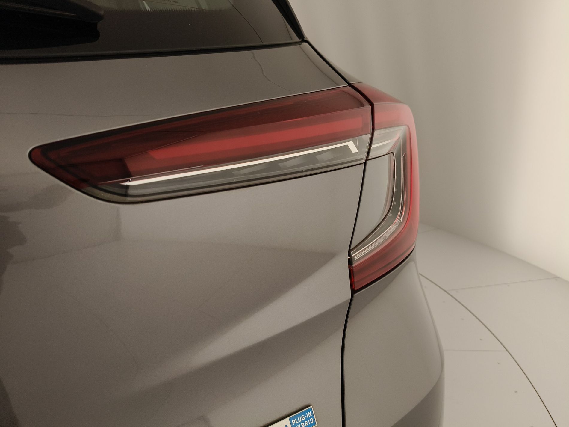 RENAULT Captur II 2019 Captur 1.6 E-TECH Plug-in Hybrid 160cv Intens Auto - Messa