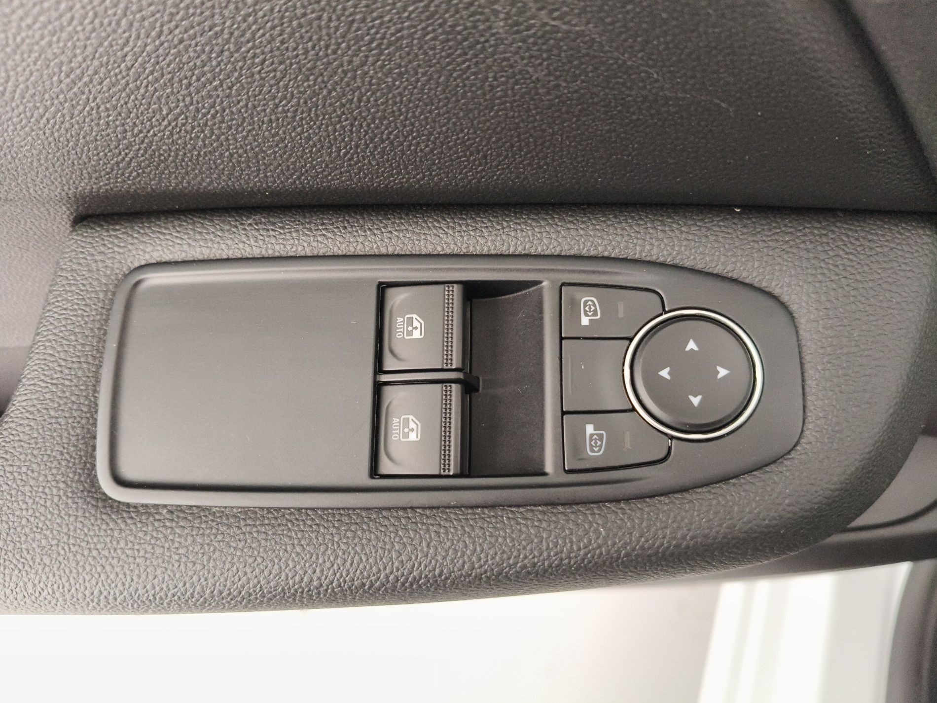 RENAULT Clio V 2019 Clio 5 Porte 1.6 E-TECH Hybrid 140cv Zen Auto my21 - Messa