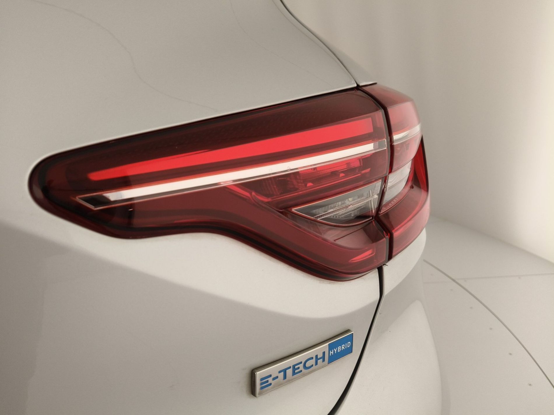 RENAULT Clio V 2019 Clio 5 Porte 1.6 E-TECH Hybrid 140cv Zen Auto my21 - Messa