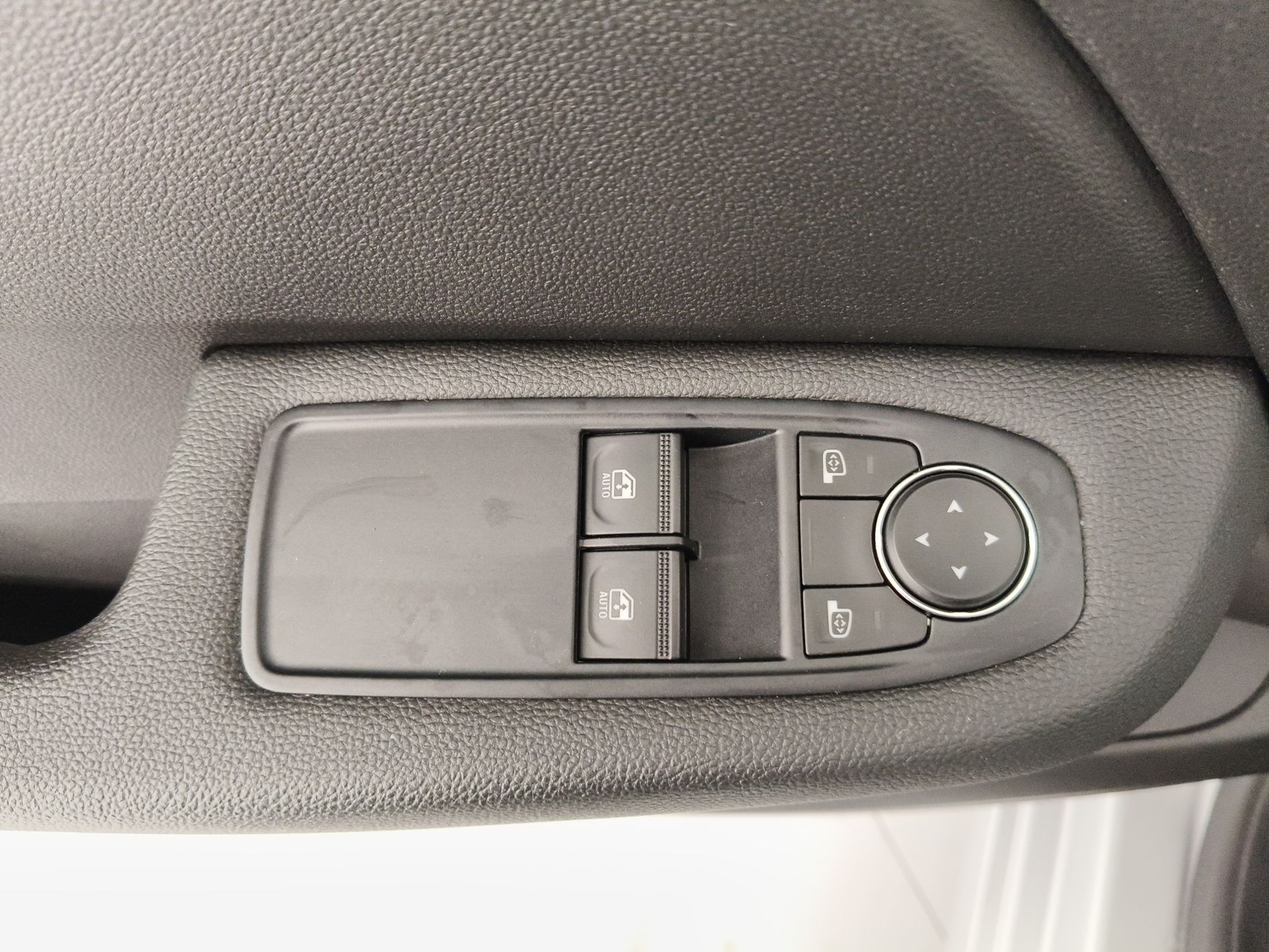 RENAULT Clio V 2019 Clio 5 Porte 1.6 E-TECH Hybrid 140cv Zen Auto my21 - Messa