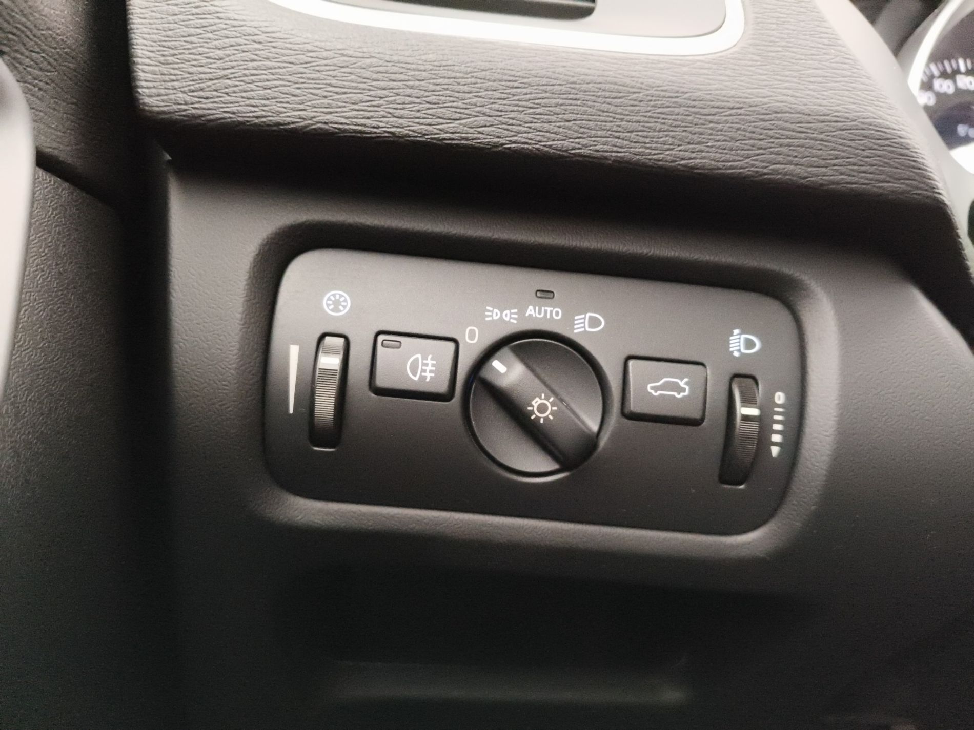 VOLVO V40 II 2012 V40 2.0 T2 Inscription my18 - Messa